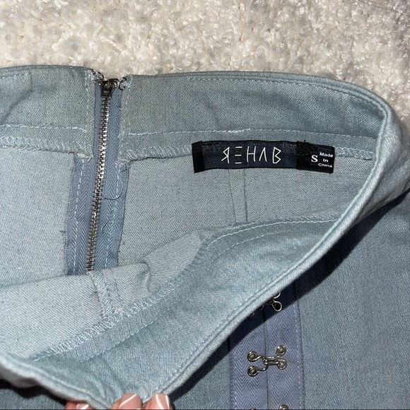 REHAB High Rise Grommet Accent Flare Jeans Sz Small - Picture 5 of 6